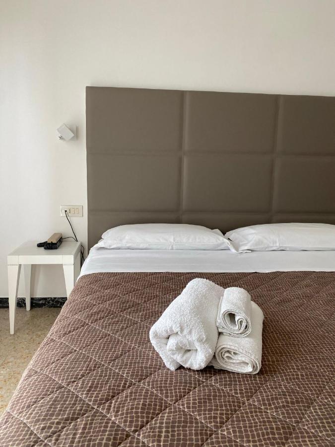 Hotel Silver Римини Экстерьер фото