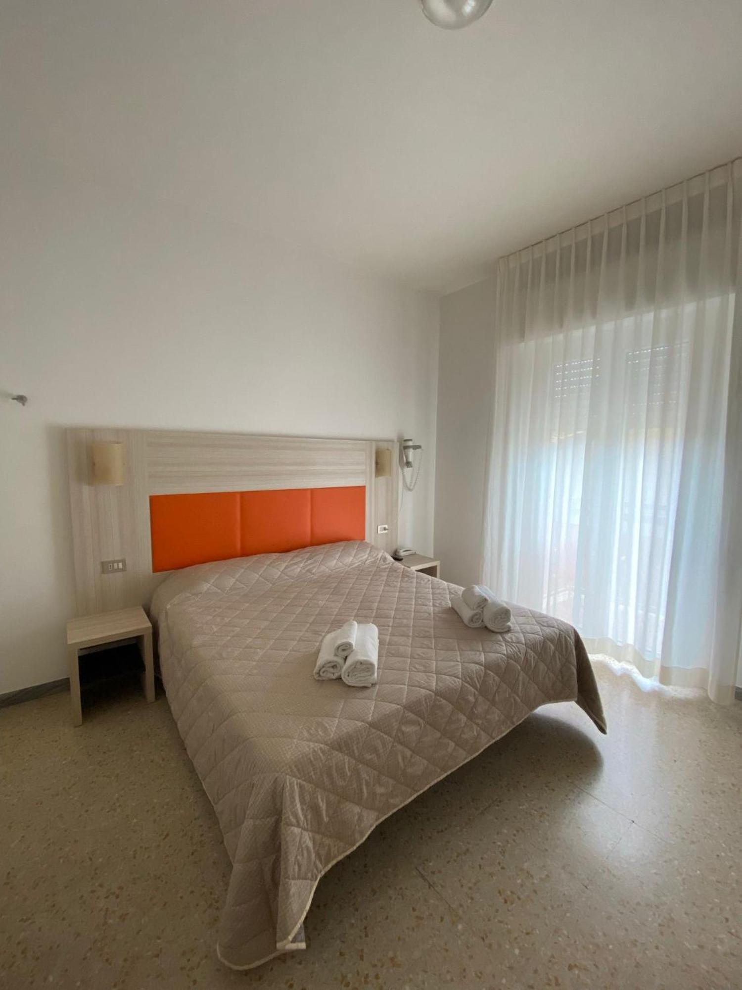 Hotel Silver Римини Экстерьер фото